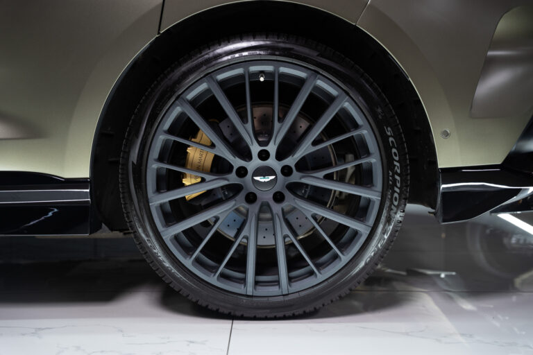 Aston Martin DBX 707 4
