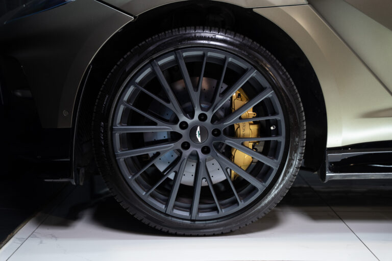 Aston Martin DBX 707 4