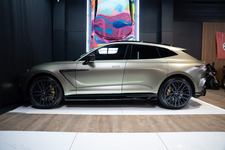 Aston Martin DBX 707 4