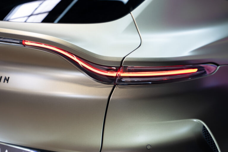 Aston Martin DBX 707 4