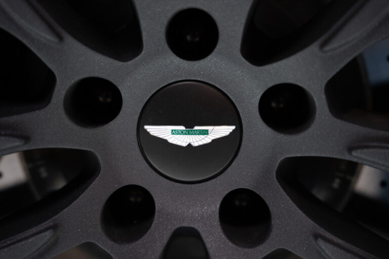 Aston Martin DBX 707 4