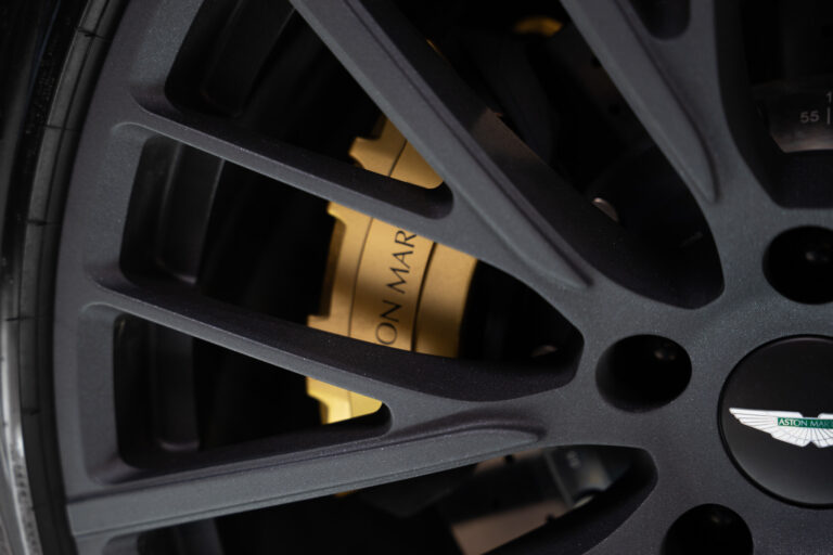 Aston Martin DBX 707 4