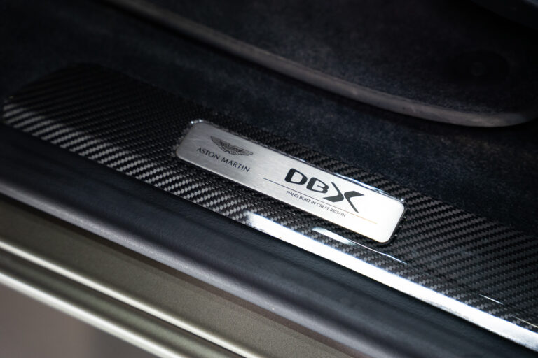 Aston Martin DBX 707 4