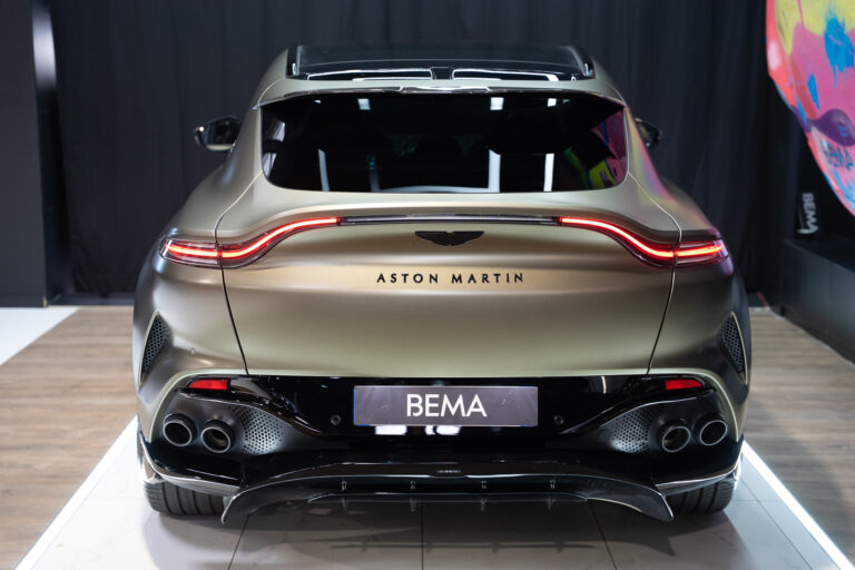 Aston Martin DBX 707 4