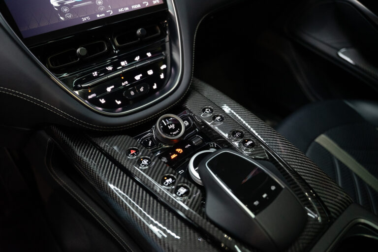 Aston Martin DBX 707 4