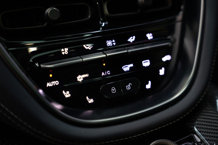 Aston Martin DBX 707 4