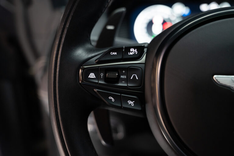 Aston Martin DBX 707 4