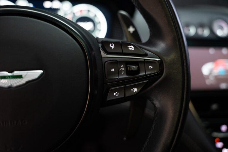 Aston Martin DBX 707 4