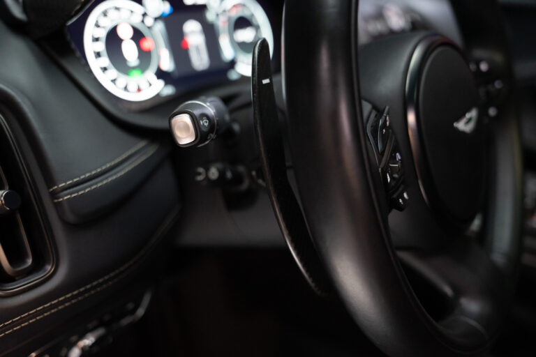 Aston Martin DBX 707 4