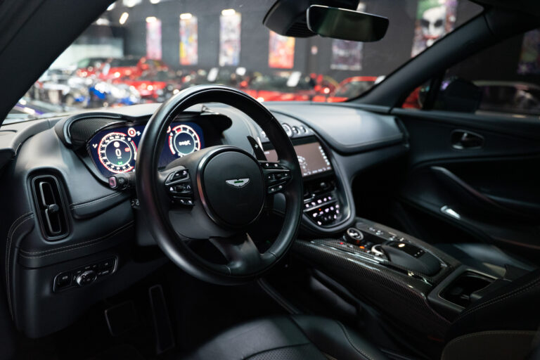 Aston Martin DBX 707 4