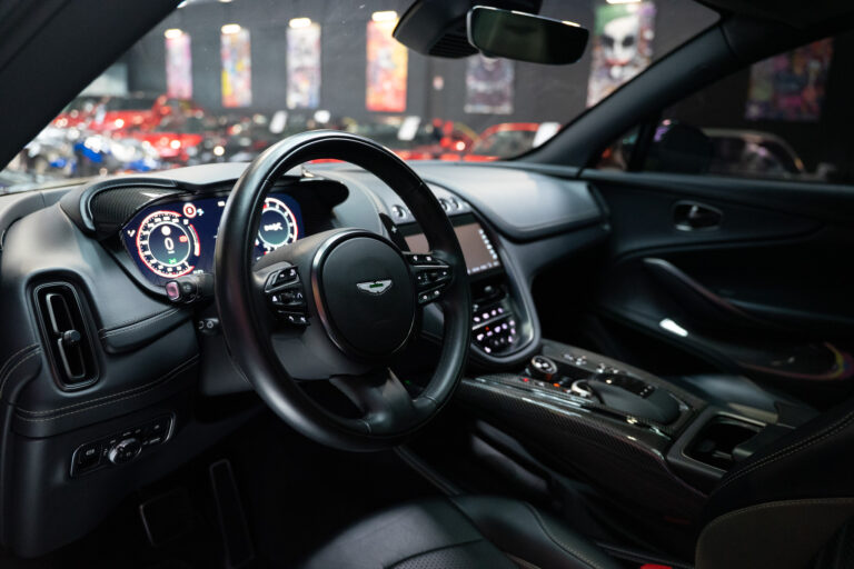 Aston Martin DBX 707 4