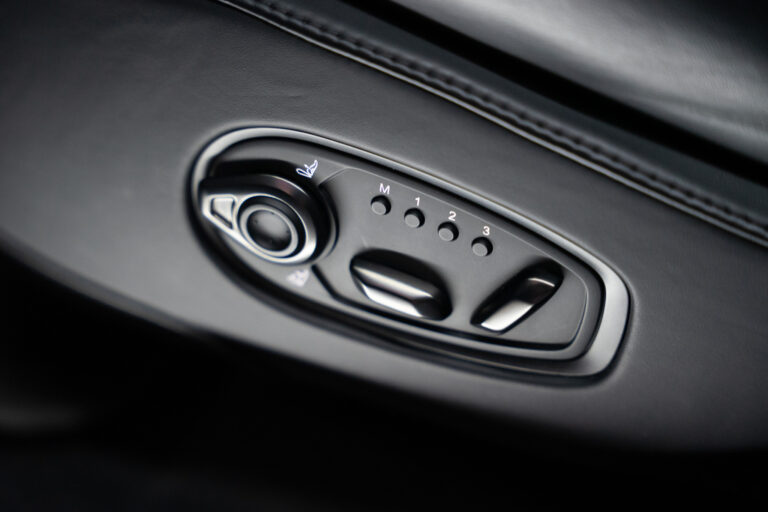 Aston Martin DBX 707 4