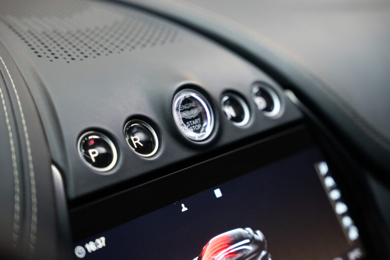 Aston Martin DBX 707 4