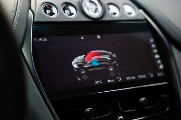 Aston Martin DBX 707 4