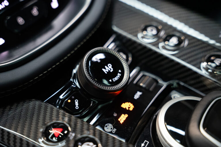 Aston Martin DBX 707 4