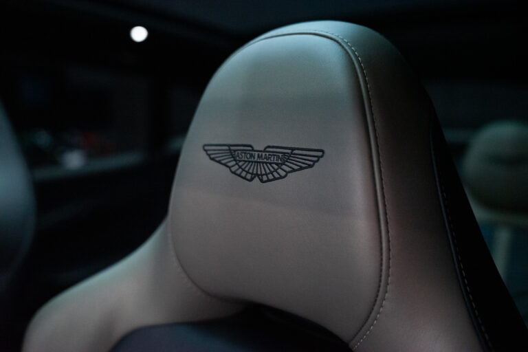 Aston Martin DBX 707 4
