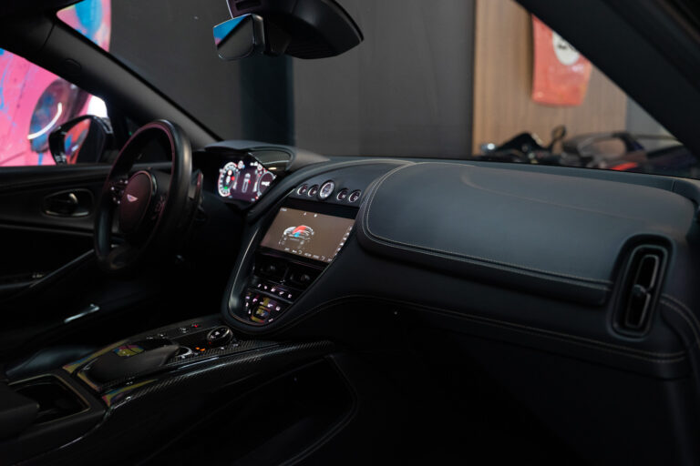 Aston Martin DBX 707 4