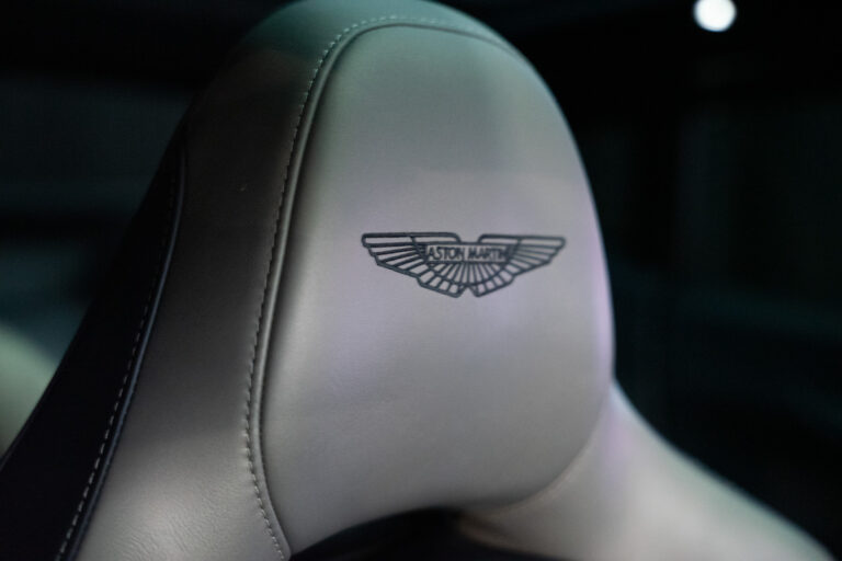 Aston Martin DBX 707 4