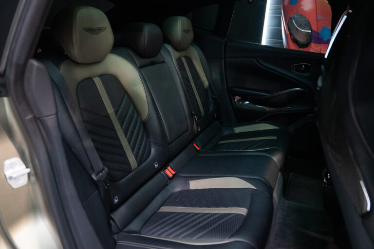 Aston Martin DBX 707 4