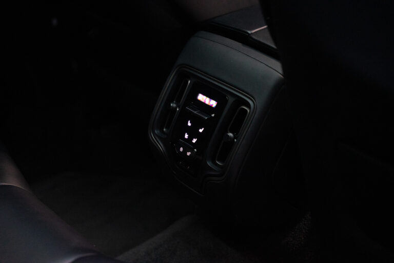 Aston Martin DBX 707 4