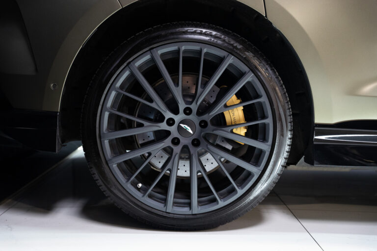 Aston Martin DBX 707 4