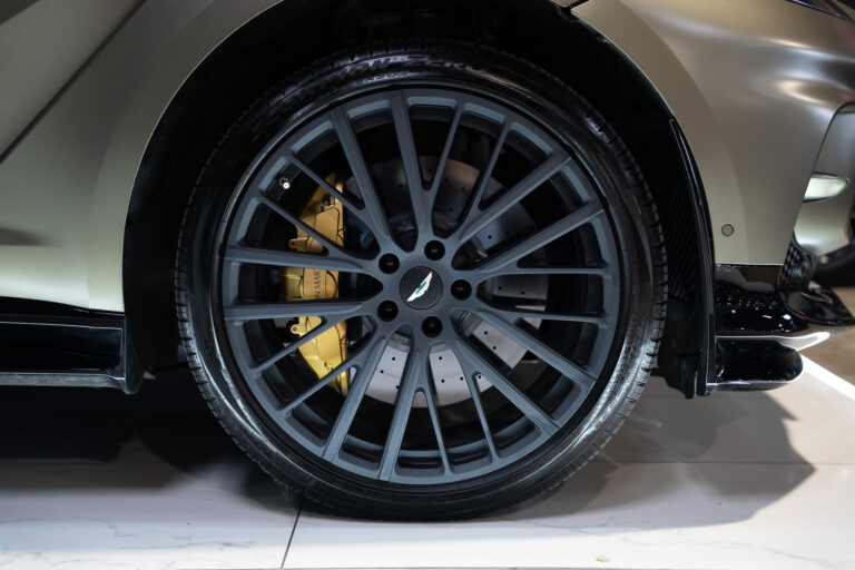 Aston Martin DBX 707 4
