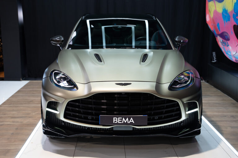 Aston Martin DBX 707 4