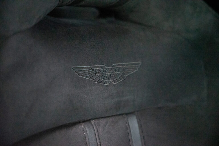 Aston Martin V8 Vantage 4