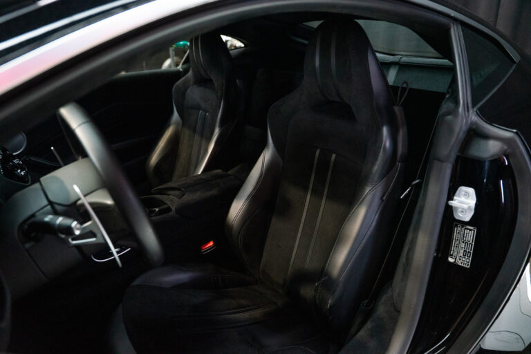 Aston Martin V8 Vantage 4