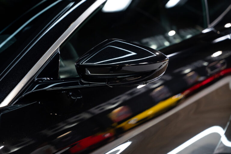 Aston Martin V8 Vantage 4