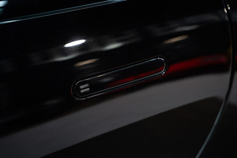 Aston Martin V8 Vantage 4