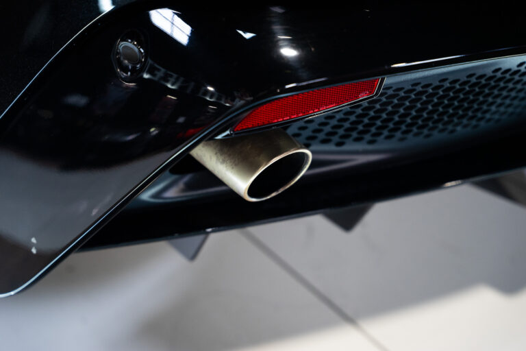 Aston Martin V8 Vantage 4