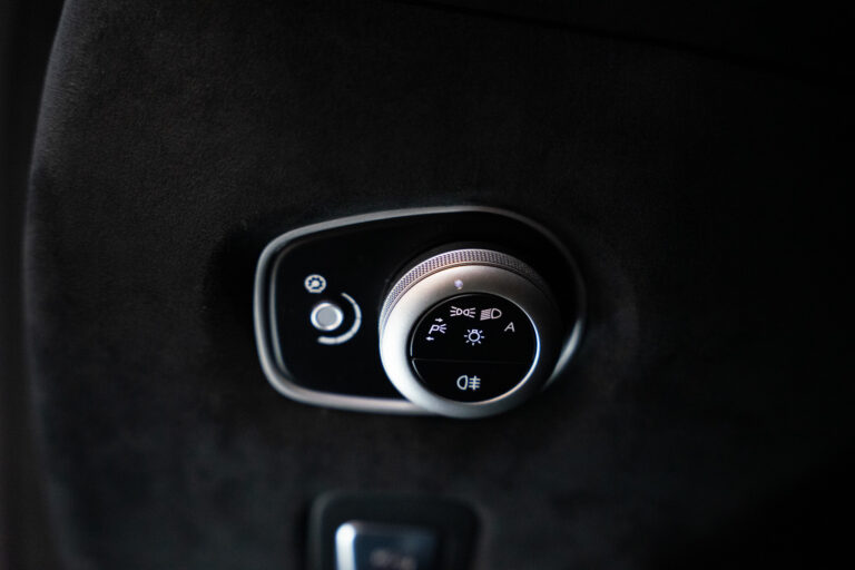Aston Martin V8 Vantage 4