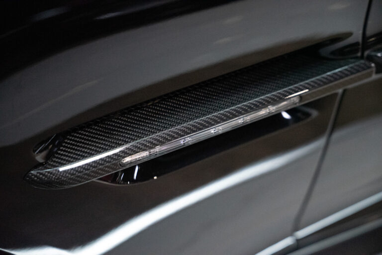 Aston Martin Vanquish S 6
