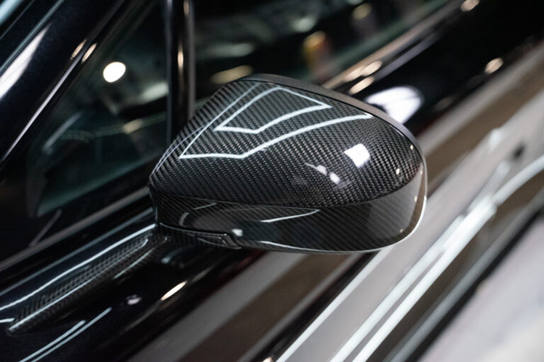 Aston Martin Vanquish S 6