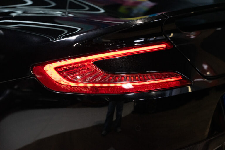Aston Martin Vanquish S 6
