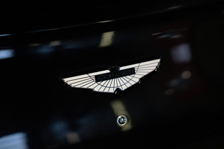 Aston Martin Vanquish S 6