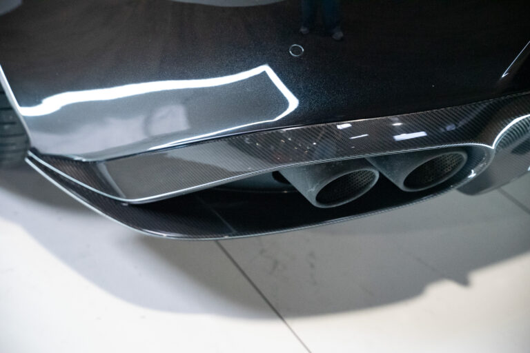 Aston Martin Vanquish S 6