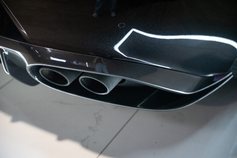 Aston Martin Vanquish S 6