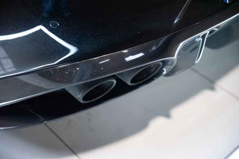 Aston Martin Vanquish S 6