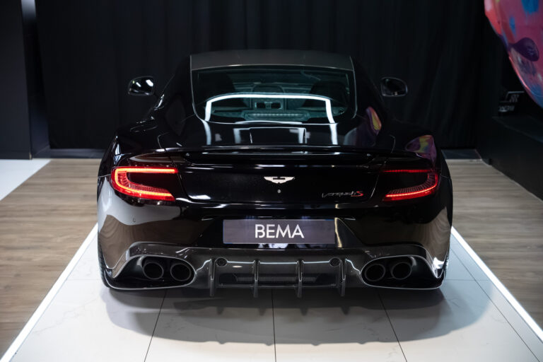 Aston Martin Vanquish S 6