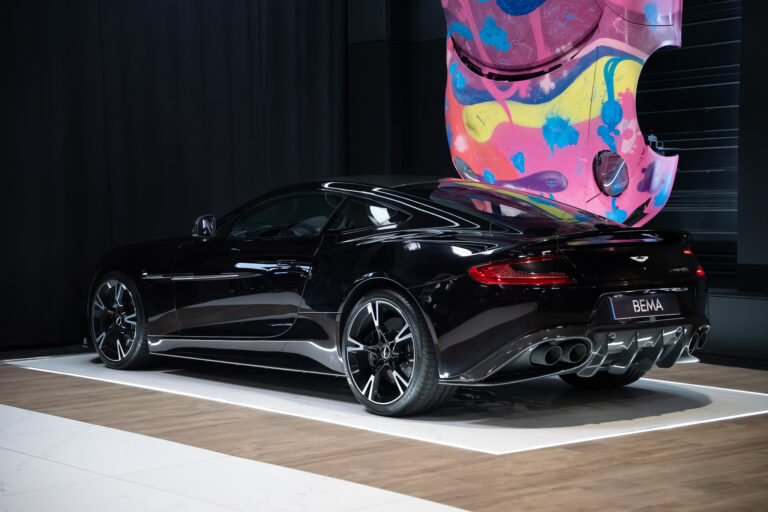 Aston Martin Vanquish S 6
