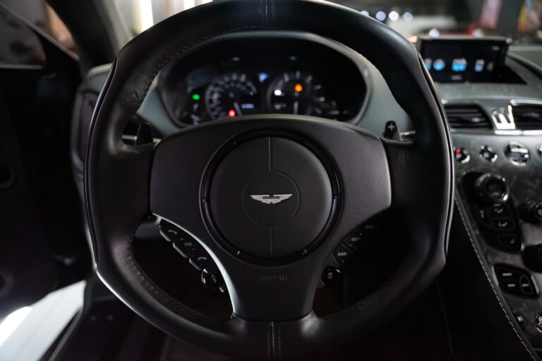 Aston Martin Vanquish S 6
