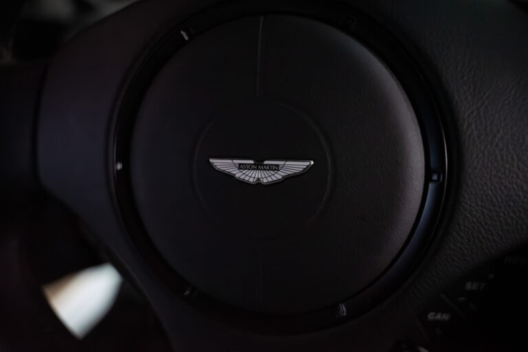Aston Martin Vanquish S 6
