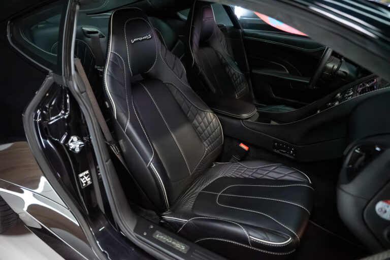 Aston Martin Vanquish S 6
