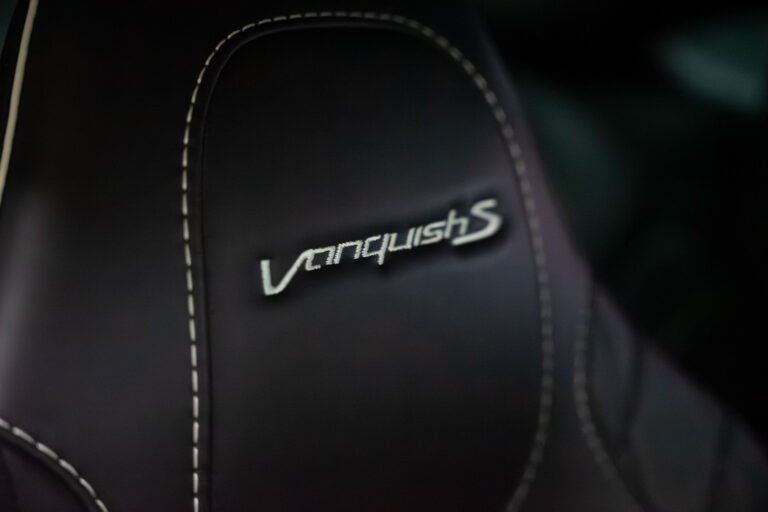 Aston Martin Vanquish S 6