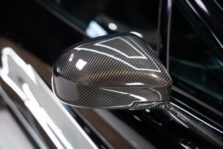 Aston Martin Vanquish S 6