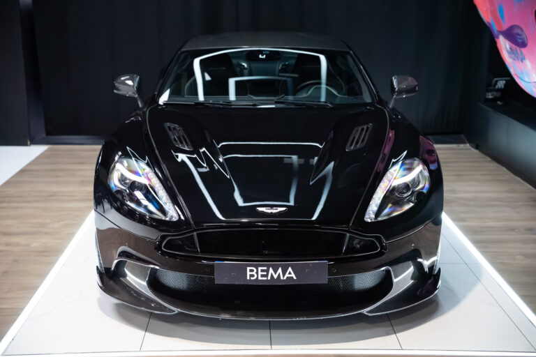 Aston Martin Vanquish S 6