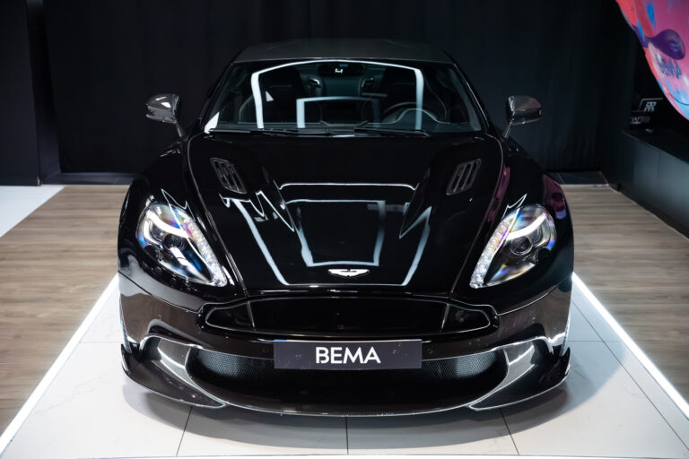 Aston Martin Vanquish S 6