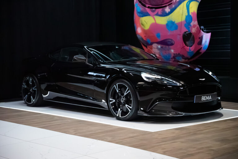 Aston Martin Vanquish S 6